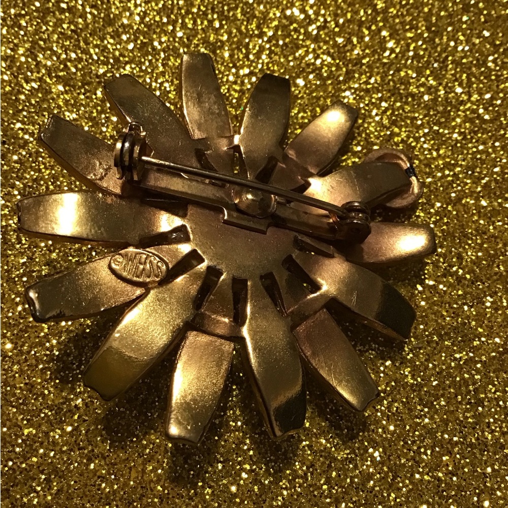 Weiss Flower with ladybug brooch